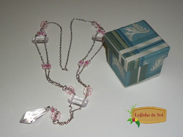 Colar branco e rosa com gota transparente Ref: 015